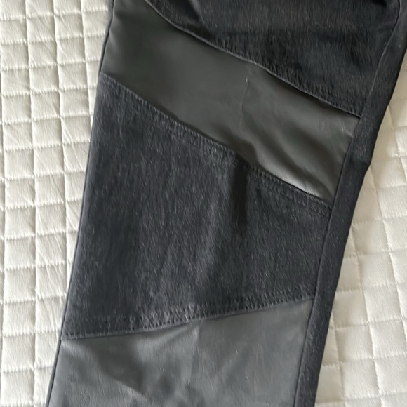 Woman’s Diane Gilman Jeans with Leather look Accents - Picture 5 of 6